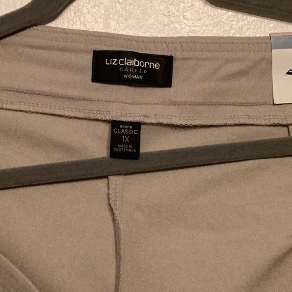 Liz Claiborne Women's Tan Bermuda Shorts Size 1X - Picture 4 of 9